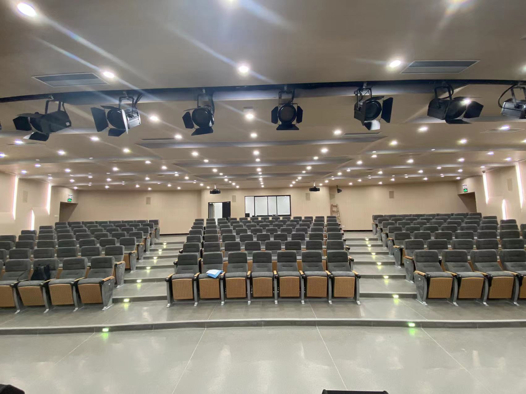 星海音乐学院LED屏、舞台灯光、音响会议室